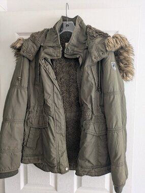 American Eagle Olive Hooded Winter Jacket with Faux Fur - size M/L